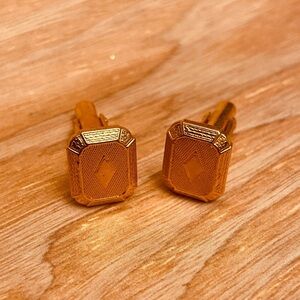 Men’s Vintage Gold Color Center Diamond Geo Shaped Shirt Wrist Cufflinks.